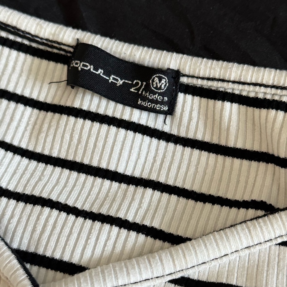 Striped Off-Shoulder Top - Picture 3 of 4